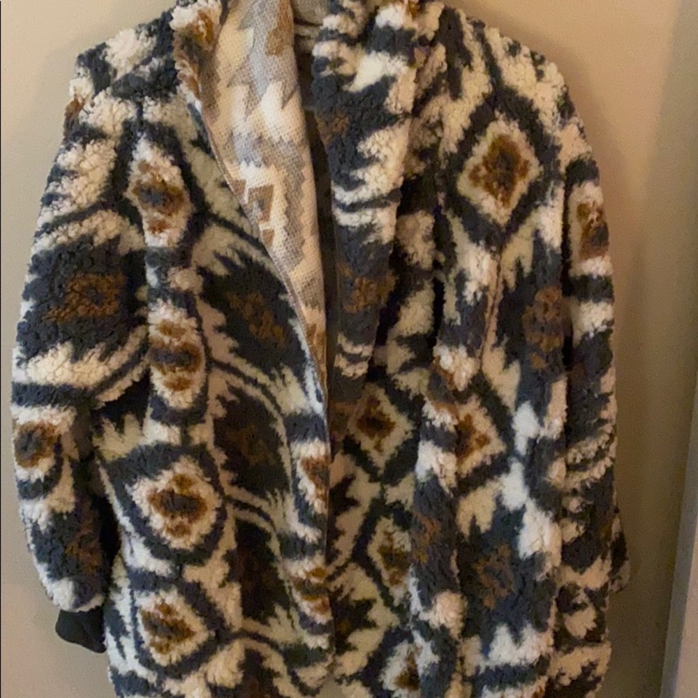 Lu La Roe Very cute hooded sweater